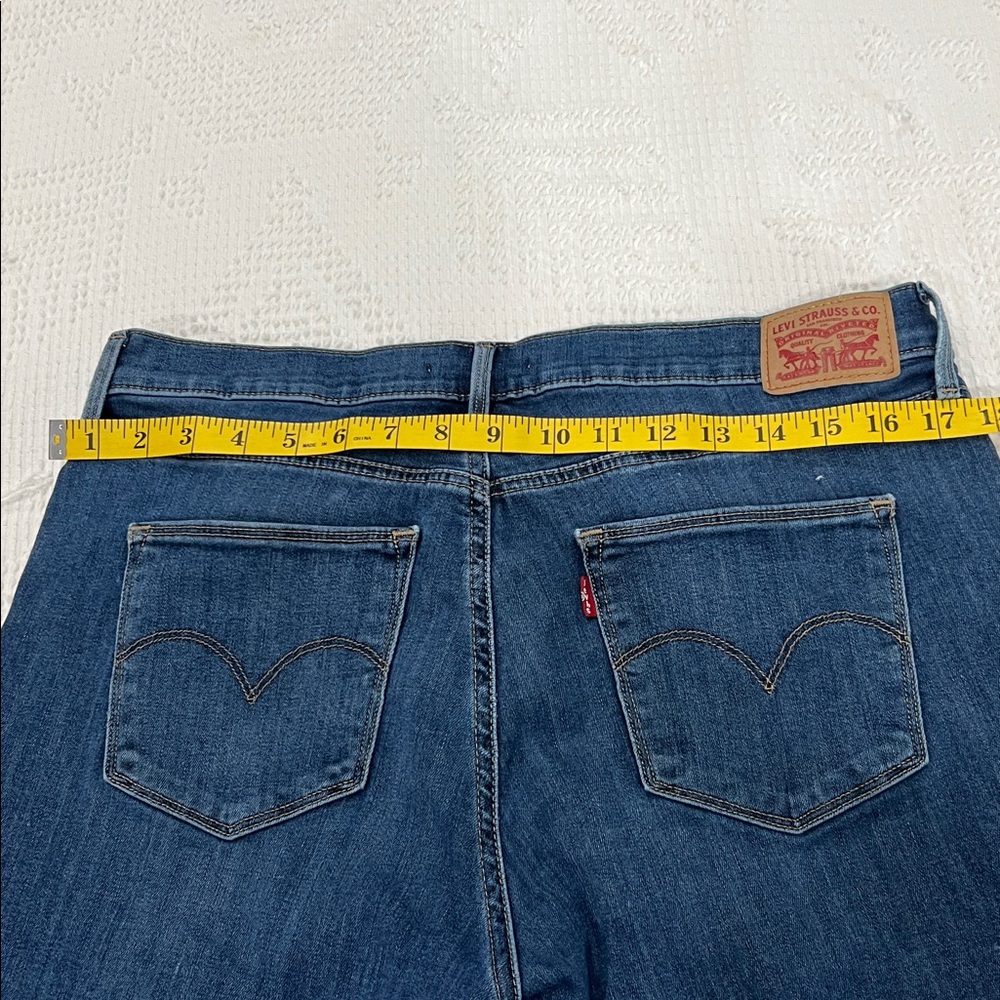 Women’s Levi's Blue Distressed Ankle & Cropped Jeans Size 33 - Picture 3 of 8